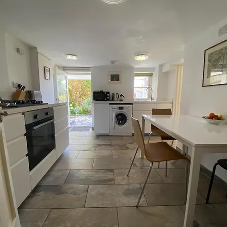 Clifton Garden Flat With Parking * בריסטול