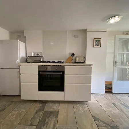 Clifton Garden Flat With Parking Bristol