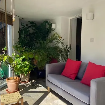 דירה Clifton Garden Flat With Parking *
