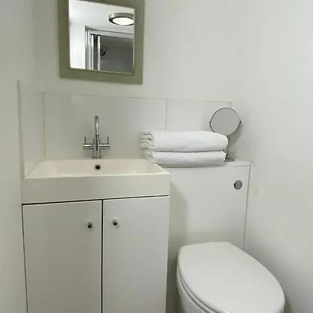 아파트 Clifton Garden Flat With Parking 브리스틀